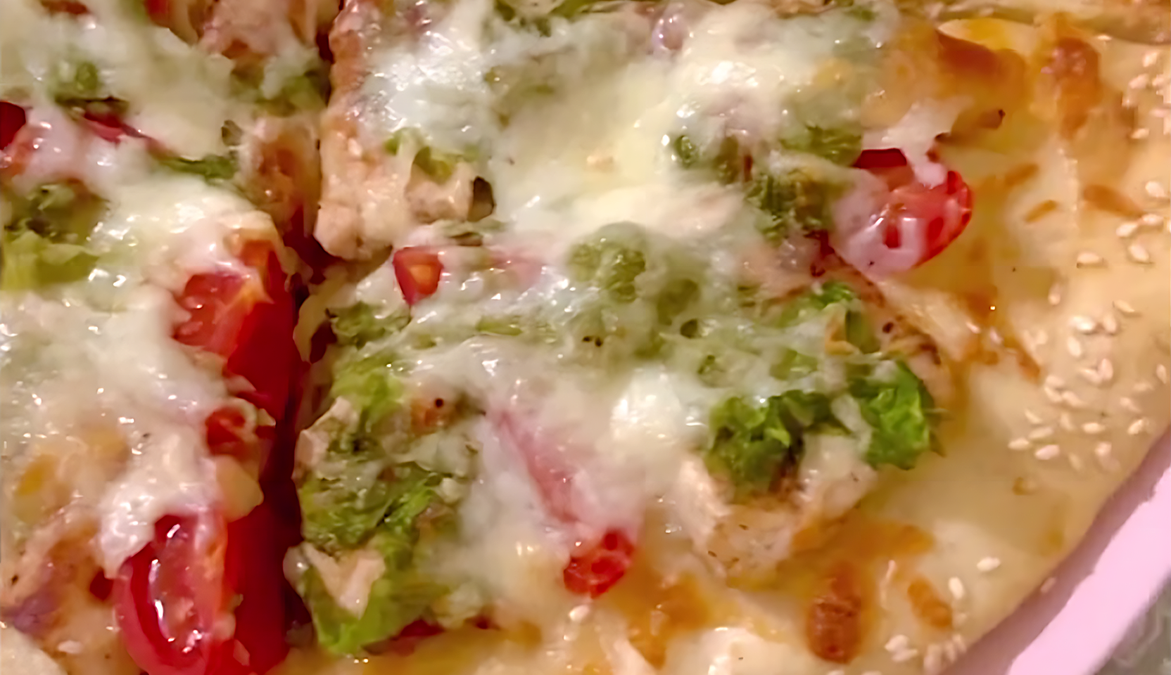 Изображение блюда: Пицца Цезарь — Eda.Video