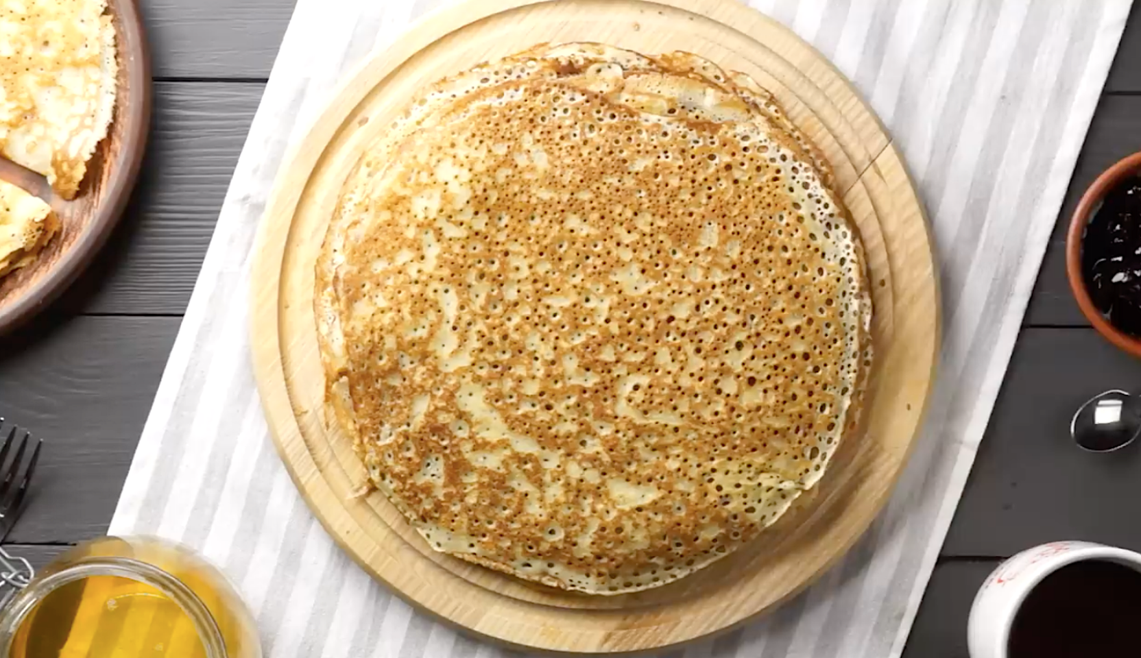 Изображение блюда: Блины на молоке с дырочками — Eda.Video