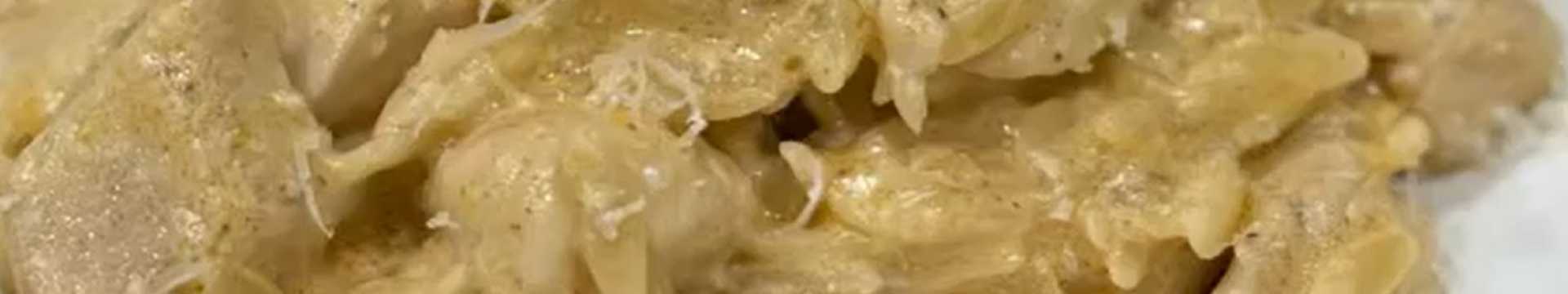 Курица с пастой орзо в сливочном соусе — Eda.Video