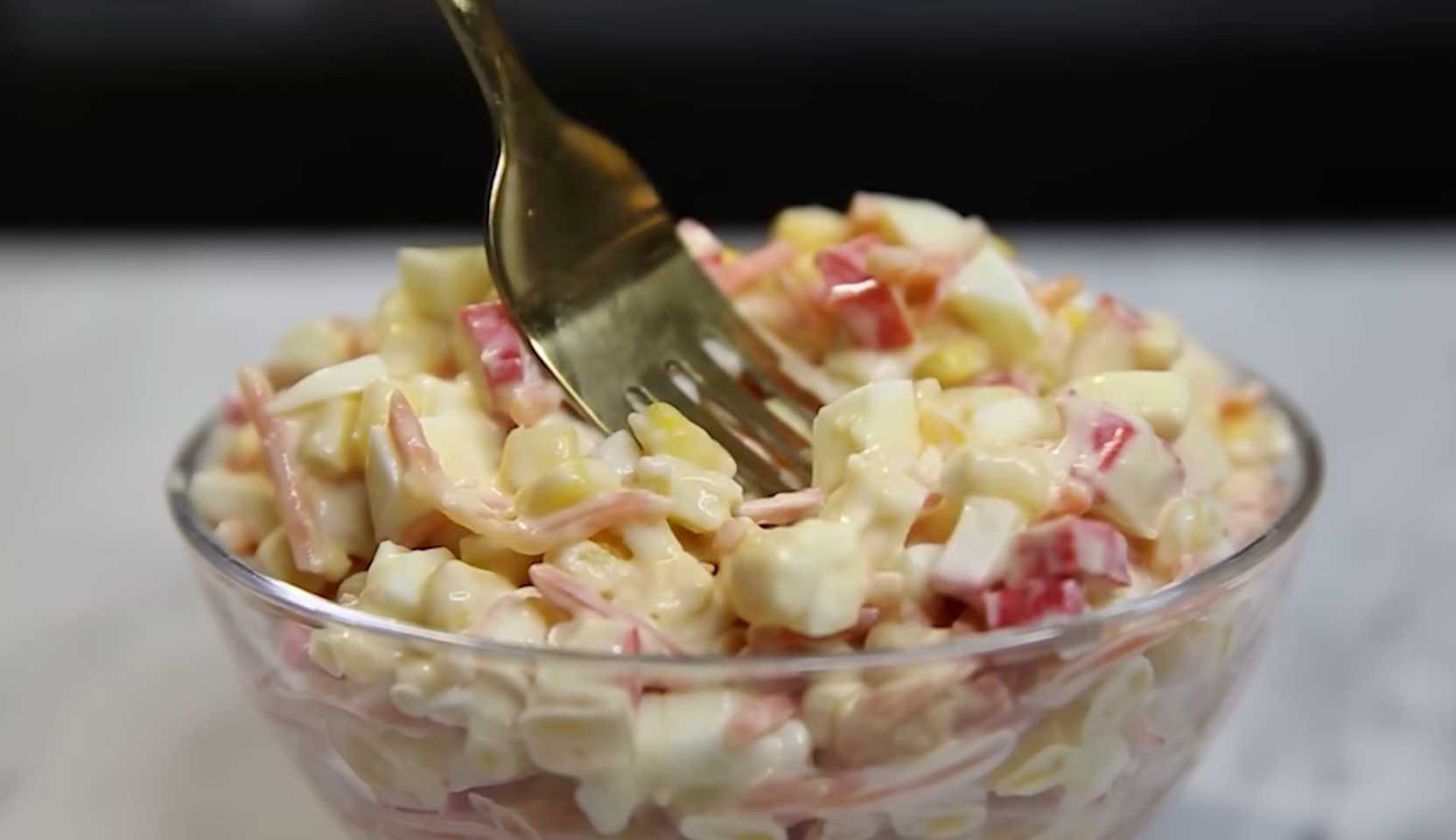 Изображение блюда: Крабовый салат без огурца — Eda.Video