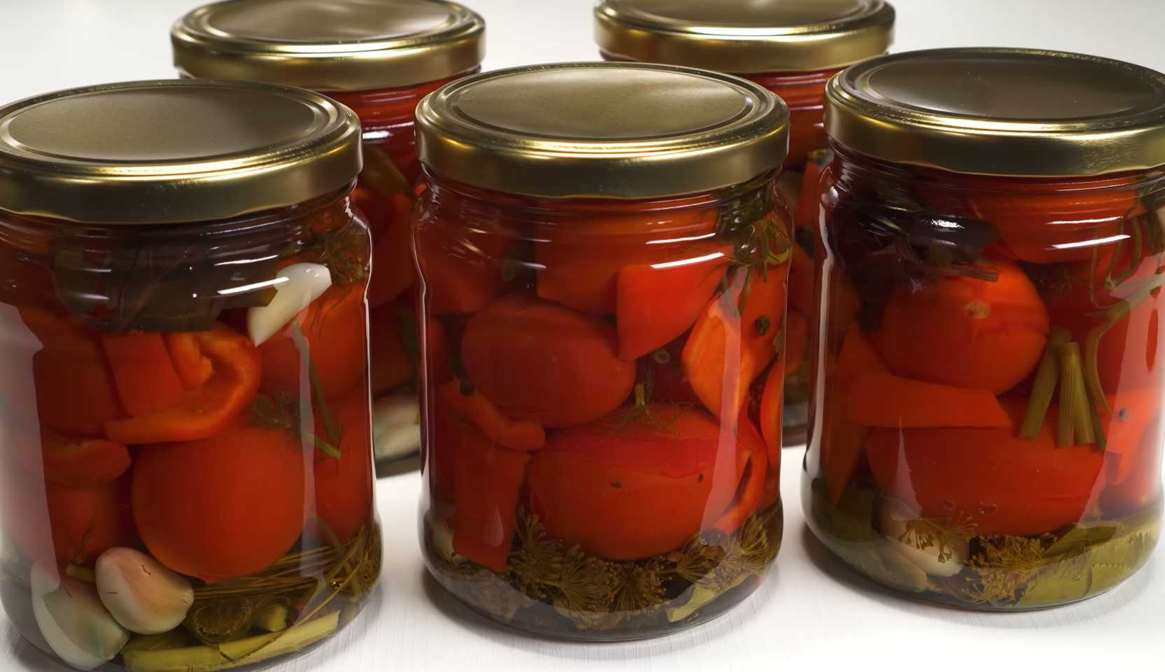 Изображение блюда: Консервированные маринованные помидоры — Eda.Video