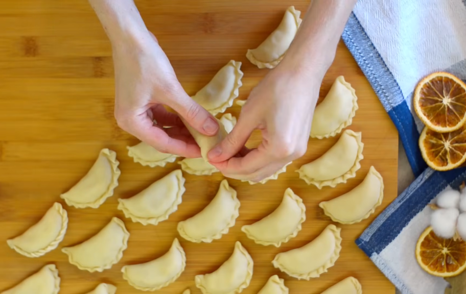 Новый рецепт: Вареники с картошкой и луком — Eda.Video