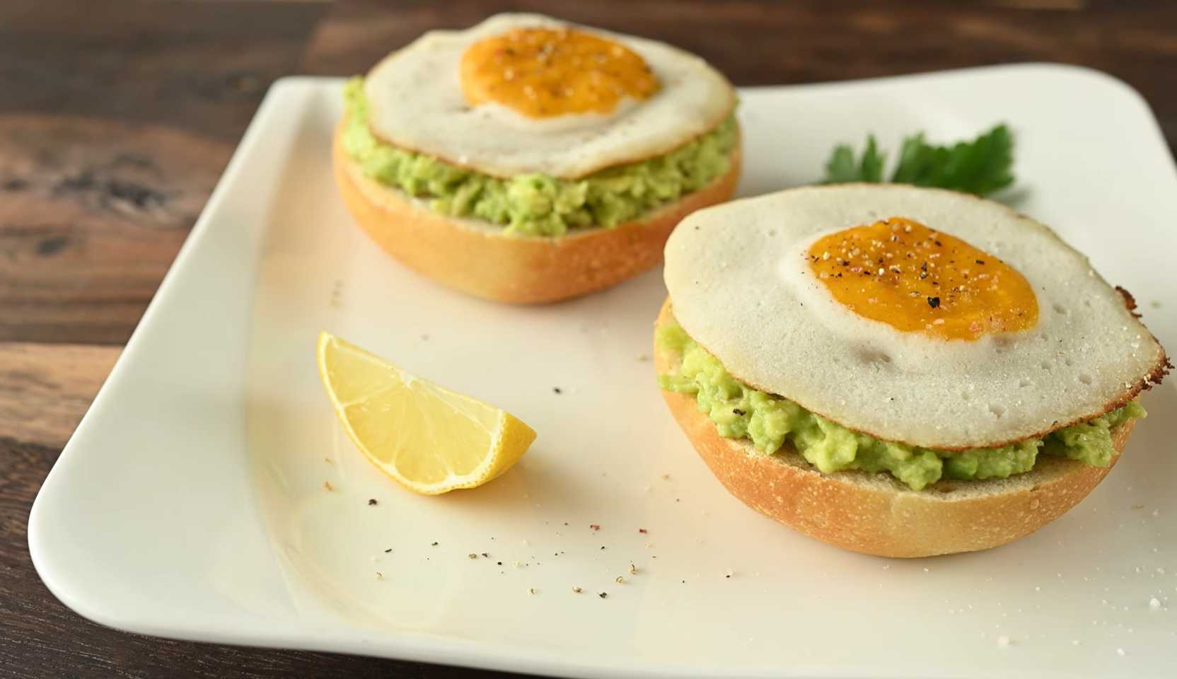 Изображение блюда: Завтрак с веганской яичницей — Eda.Video