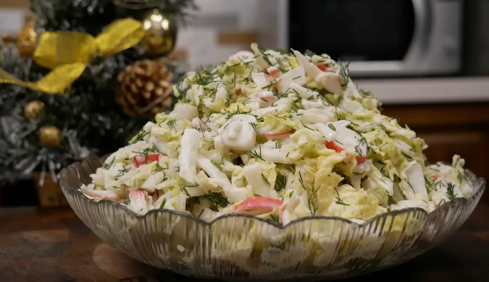 Изображение блюда: Крабовый салат с пекинской капустой — Eda.Video
