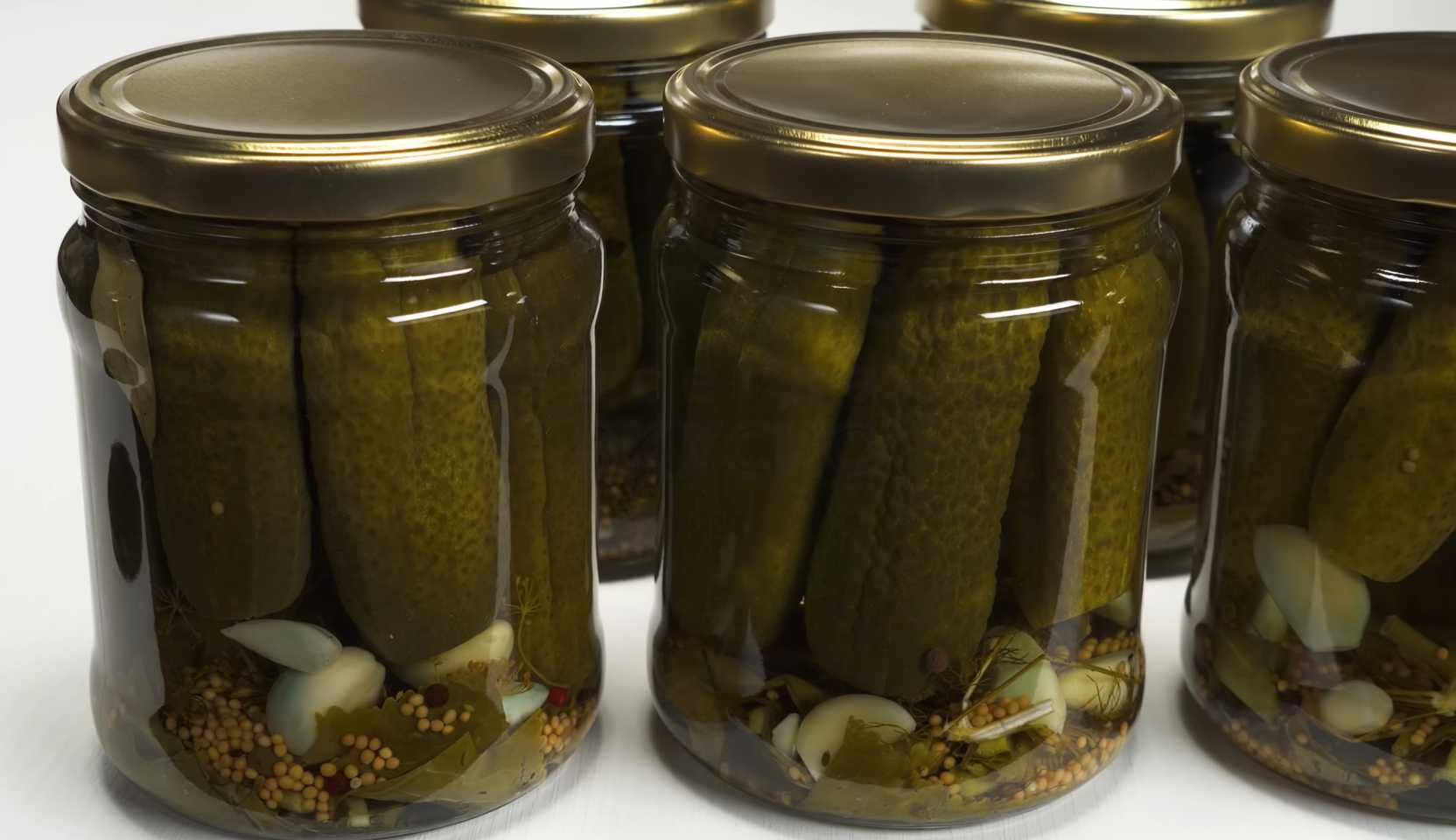 Изображение блюда: Консервированные огурчики в легком маринаде — Eda.Video