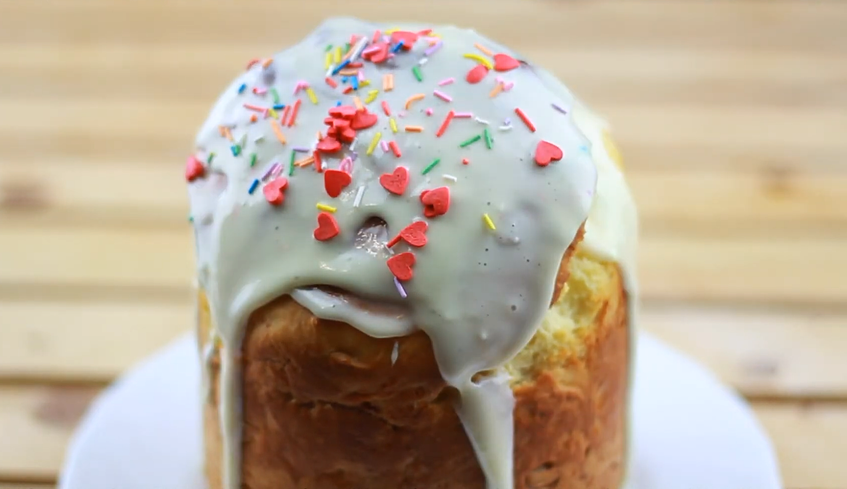 Изображение блюда: Пасхальный кулич с изюмом — Eda.Video