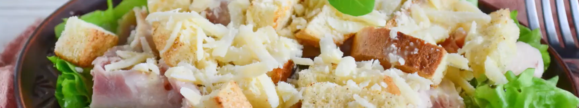 Салат Цезарь с копченой курицей — Eda.Video