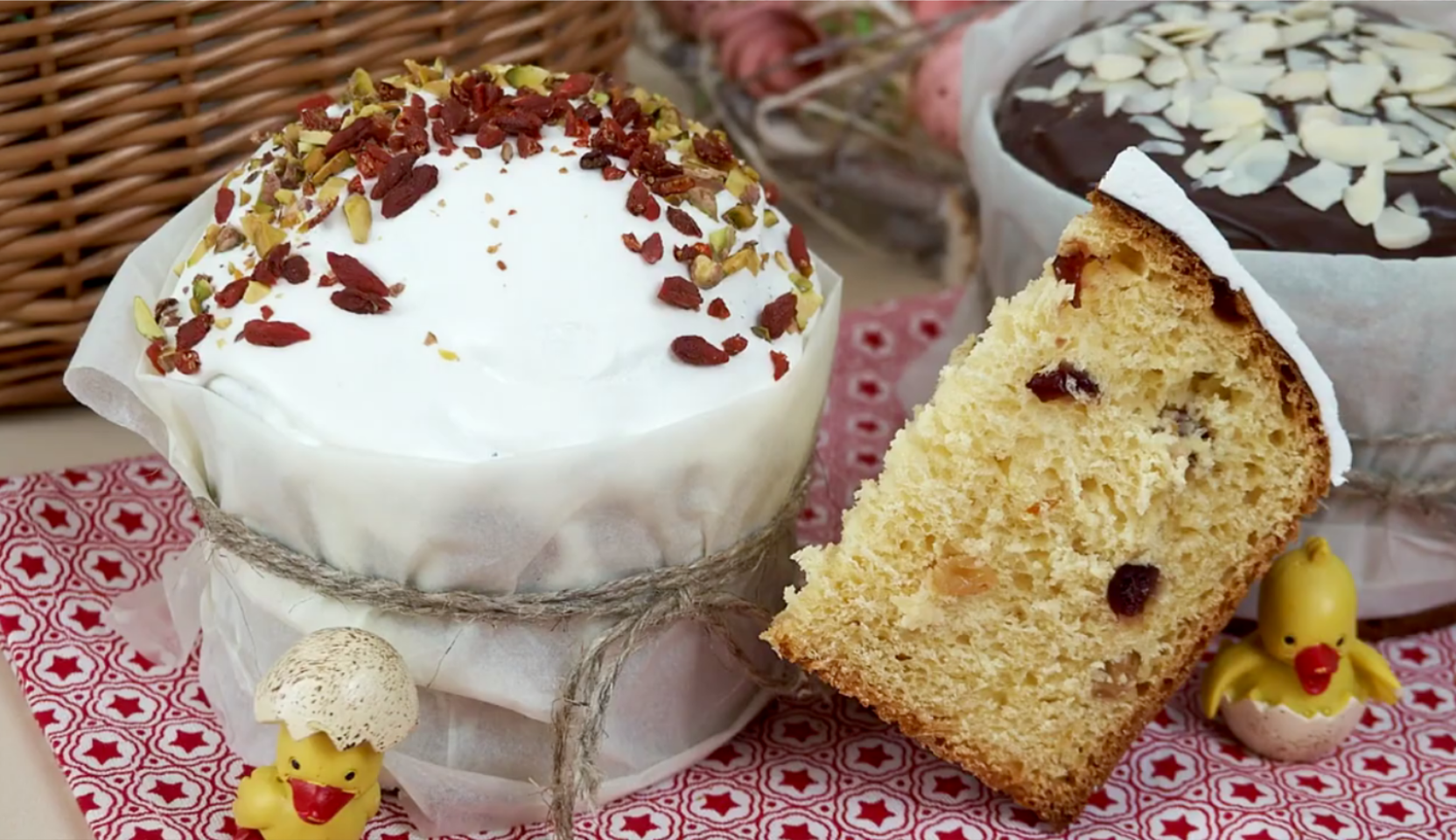 Изображение блюда: Влажный кулич с сухофруктами и коньячной пропиткой — Eda.Video