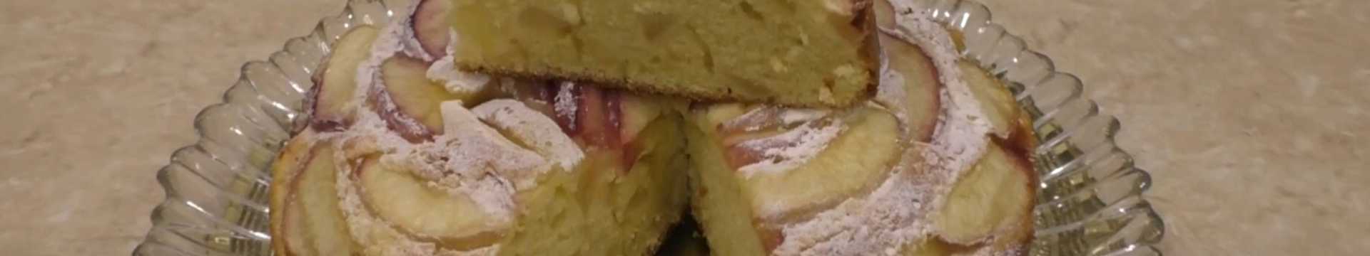 Шарлотка с нектаринами — Eda.Video