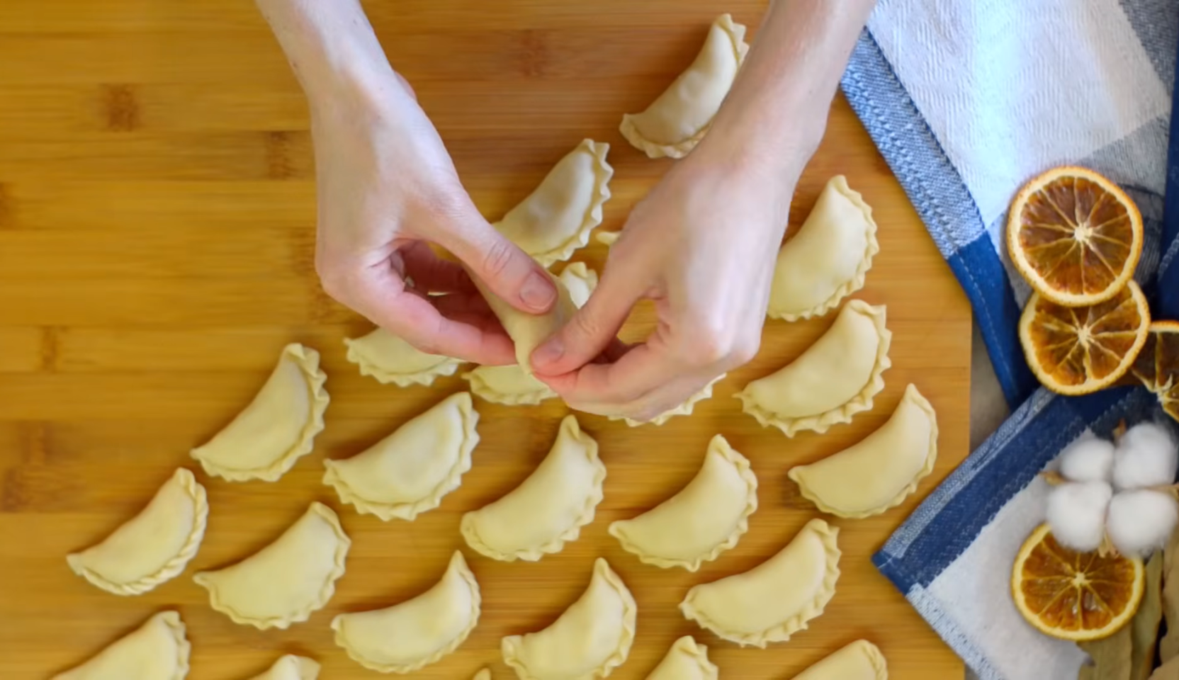 Изображение блюда: Вареники с картошкой и луком — Eda.Video