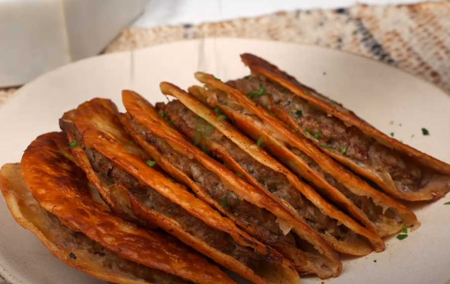 Рецепт: Лепешки с мясом на сковороде