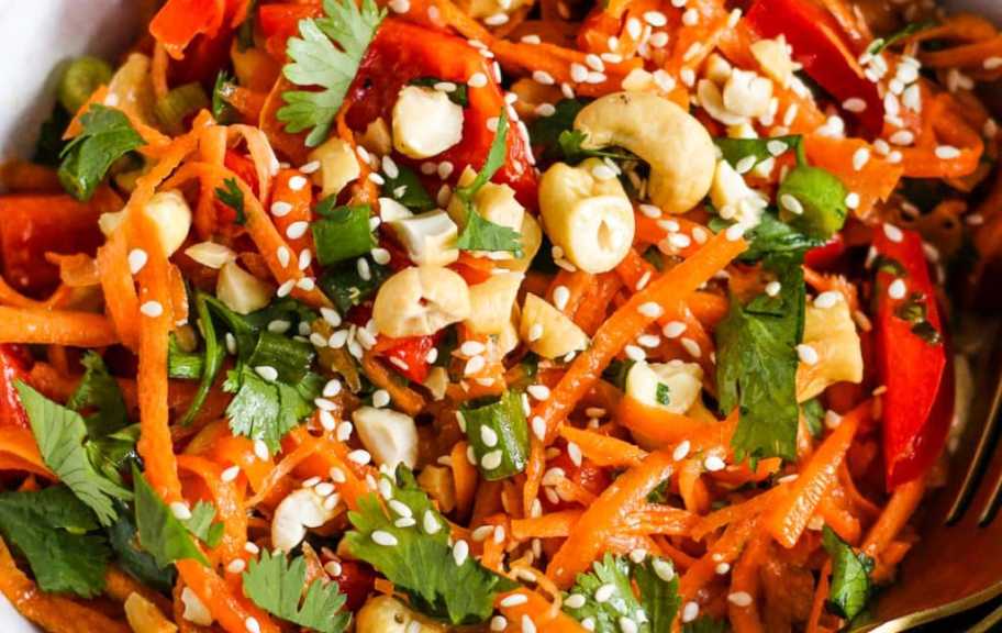 Новый рецепт: Венгерская закуска из моркови и перца — Eda.Video