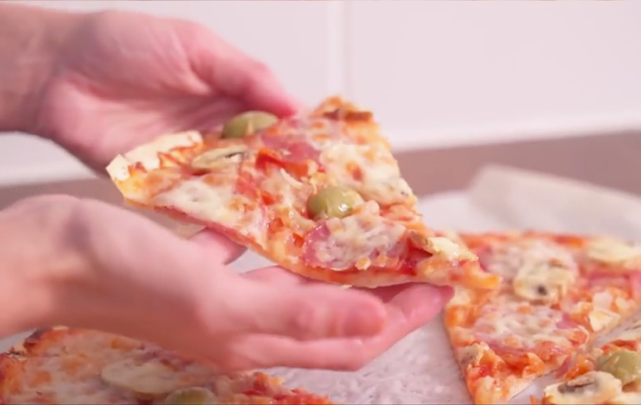 Новый рецепт: Пицца из лаваша с колбасой — Eda.Video