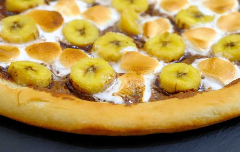 Новый рецепт: Сладкая пицца с бананом и шоколадом — Eda.Video