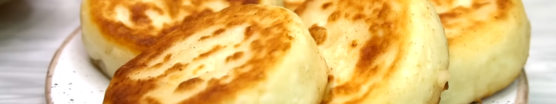 Пышные сырники со сметаной — Eda.Video