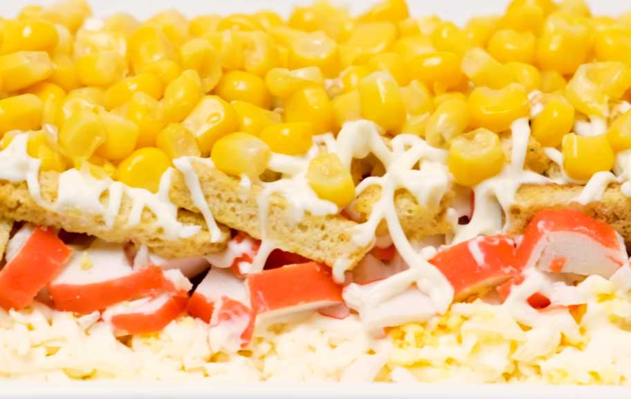 Новый рецепт: Крабовый салат с плавленым сыром — Eda.Video