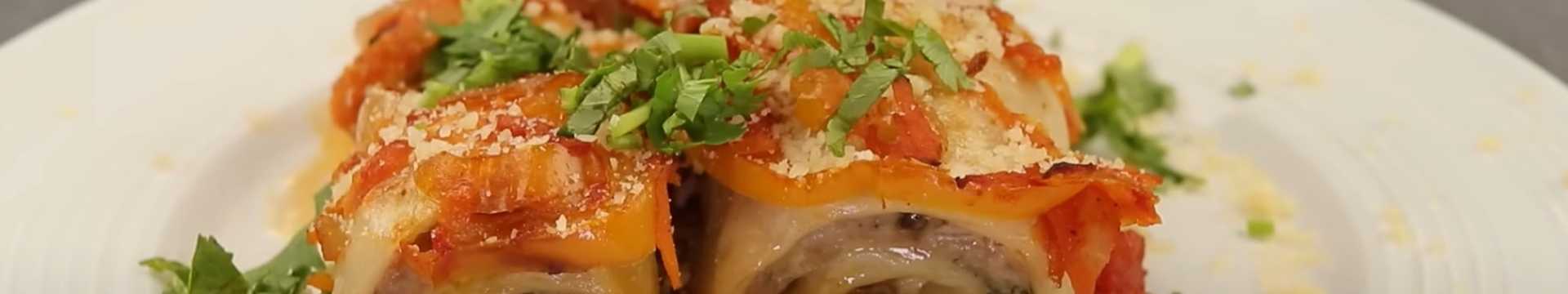 Запеченные мясные рулетики в лаваше с овощами — Eda.Video