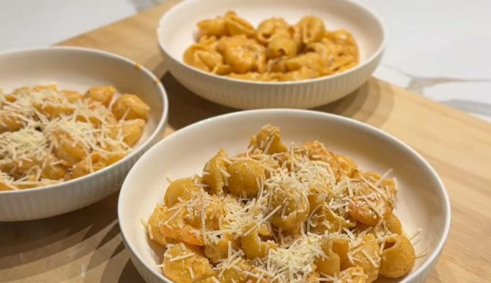 Изображение блюда: Паста с креветками в сливочном соусе — Eda.Video