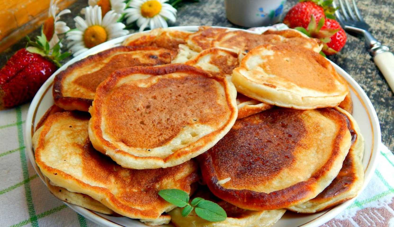 Изображение блюда: Классические оладьи — Eda.Video