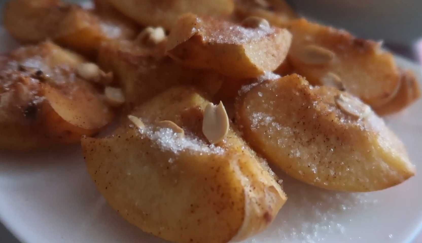 Изображение блюда: Запеченная айва с медом, корицей и гвоздикой — Eda.Video