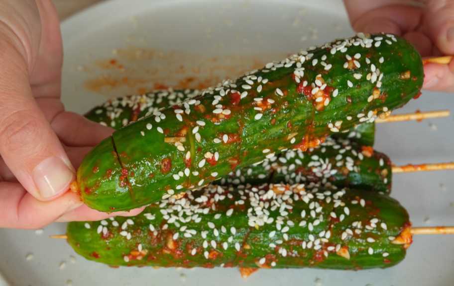 Новый рецепт: Быстрое кимчи из огурцов на шпажках — Eda.Video