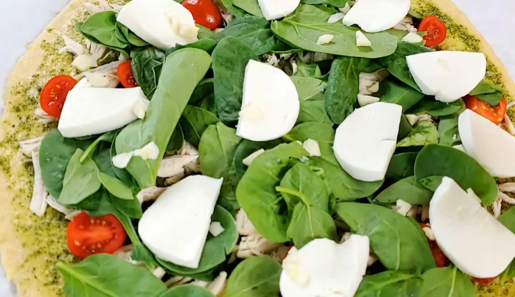 Изображение блюда: Пицца с соусом песто — Eda.Video