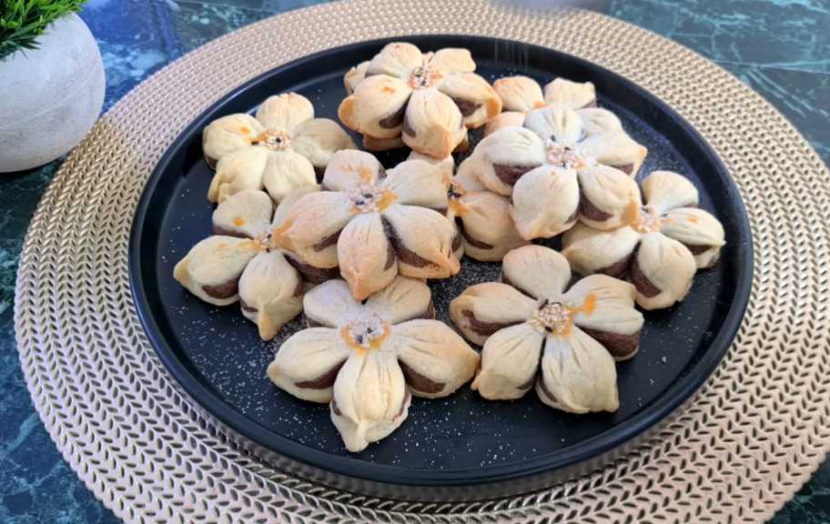 Новый рецепт: Праздничные печенья-цветы — Eda.Video