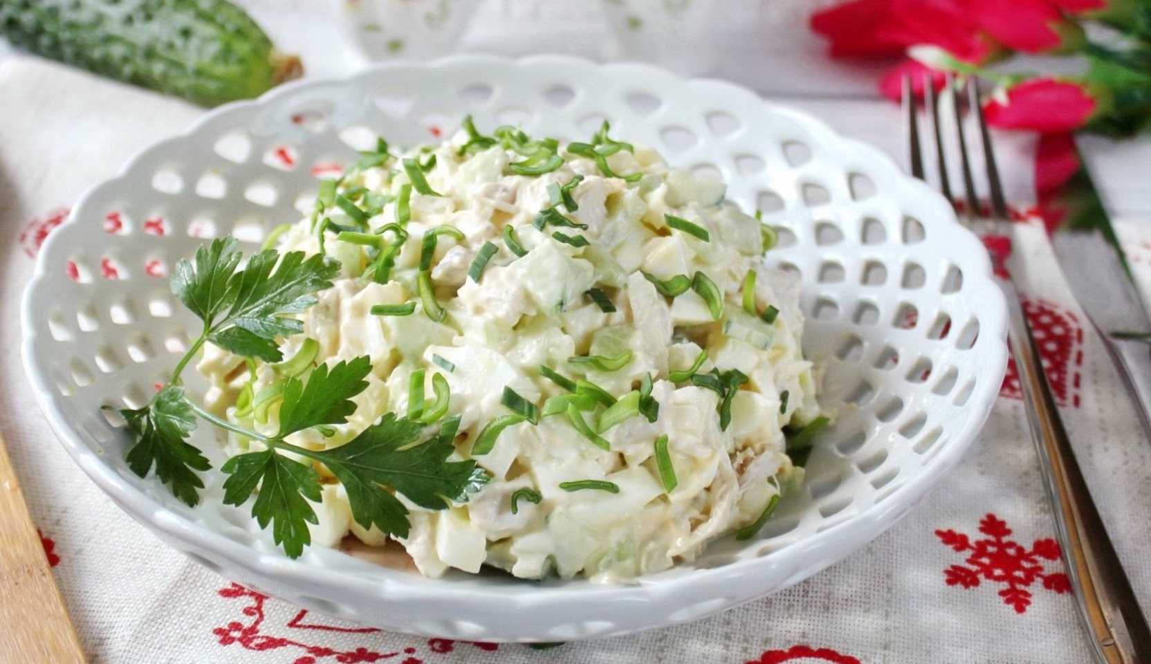 Изображение блюда: Оливье с курицей и йогуртом — Eda.Video