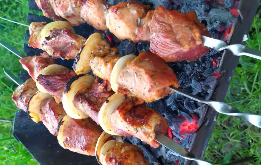 Рецепт: Маринад для шашлыка с уксусом и луком