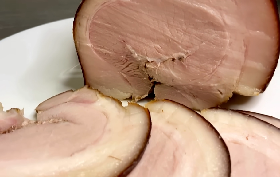 Новый рецепт: Грудинка и сало горячего копчения в кастрюле — Eda.Video