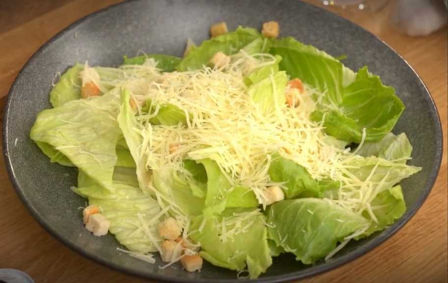Новый рецепт: Салат Цезарь без курицы — Eda.Video