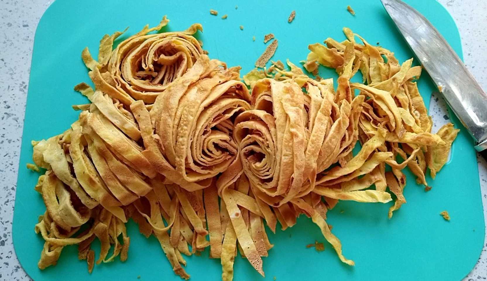 Изображение блюда: Яичные блины для салата — Eda.Video