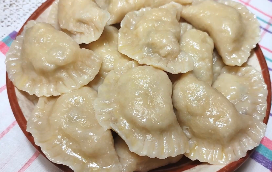 Новый рецепт: Вареники с картошкой и грибами — Eda.Video