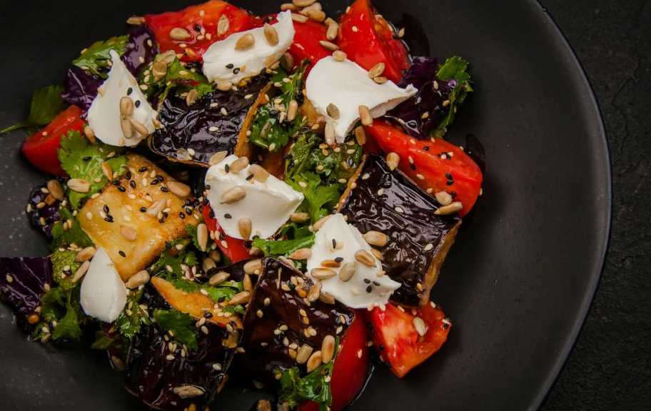 Рецепт: Осенний салат с баклажанами