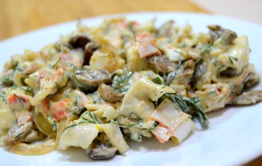 Новый рецепт: Салат с грибами и крабовыми палочками — Eda.Video