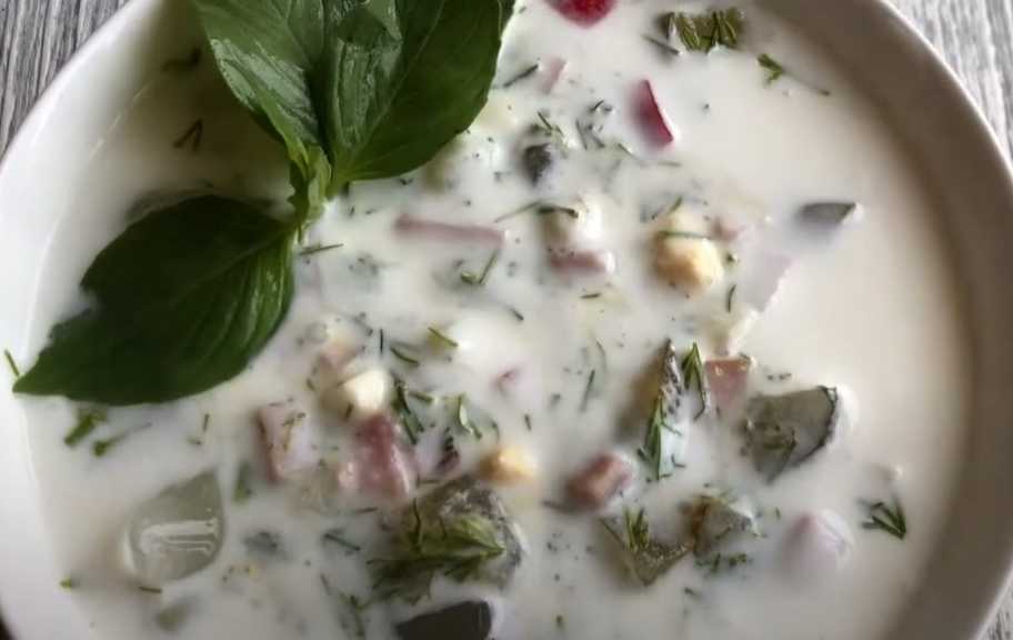 Новый рецепт: Окрошка с солеными огурцами и квасом — Eda.Video