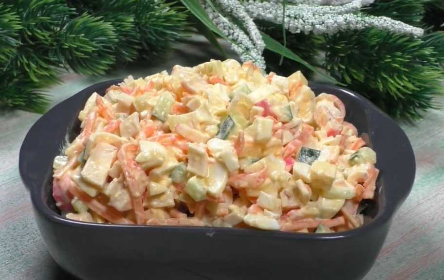 Рецепт: Крабовый салат с сыром и морковью по-корейски