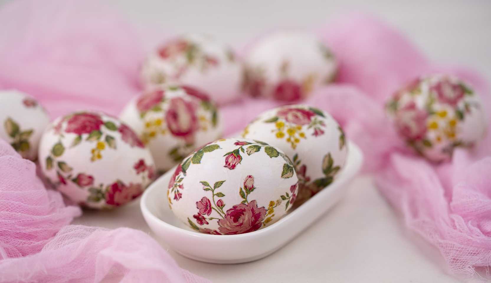 Изображение блюда: Декупаж пасхальных яиц салфетками и яичным белком — Eda.Video