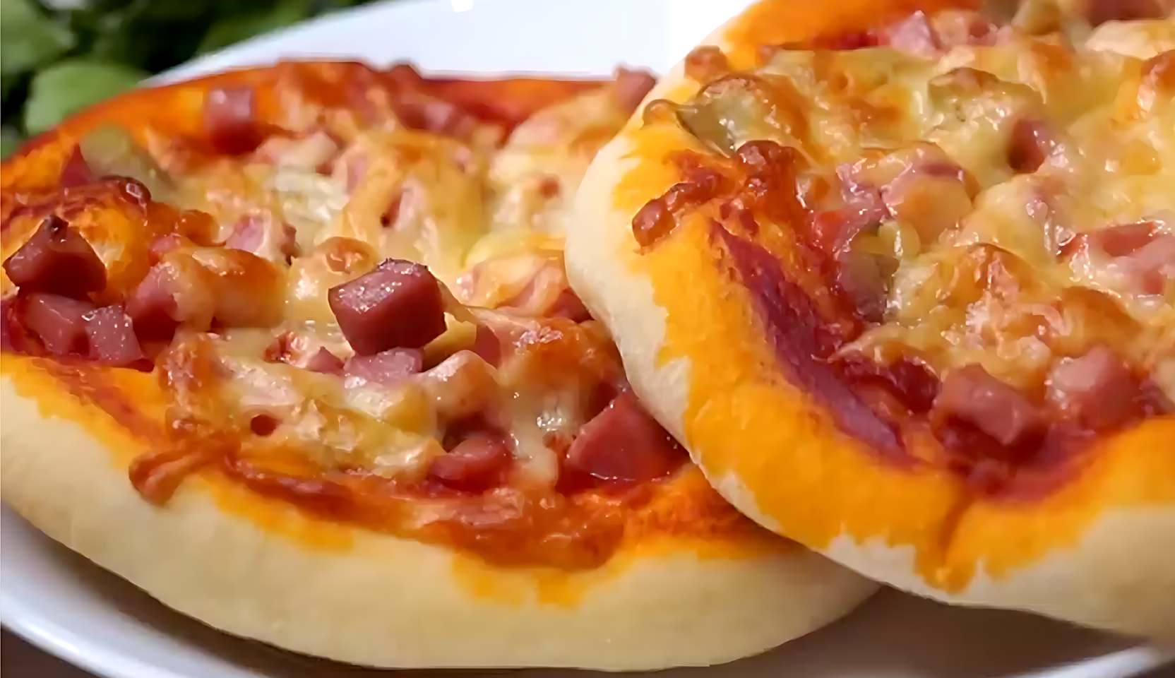 Изображение блюда: Мини пицца школьная — Eda.Video