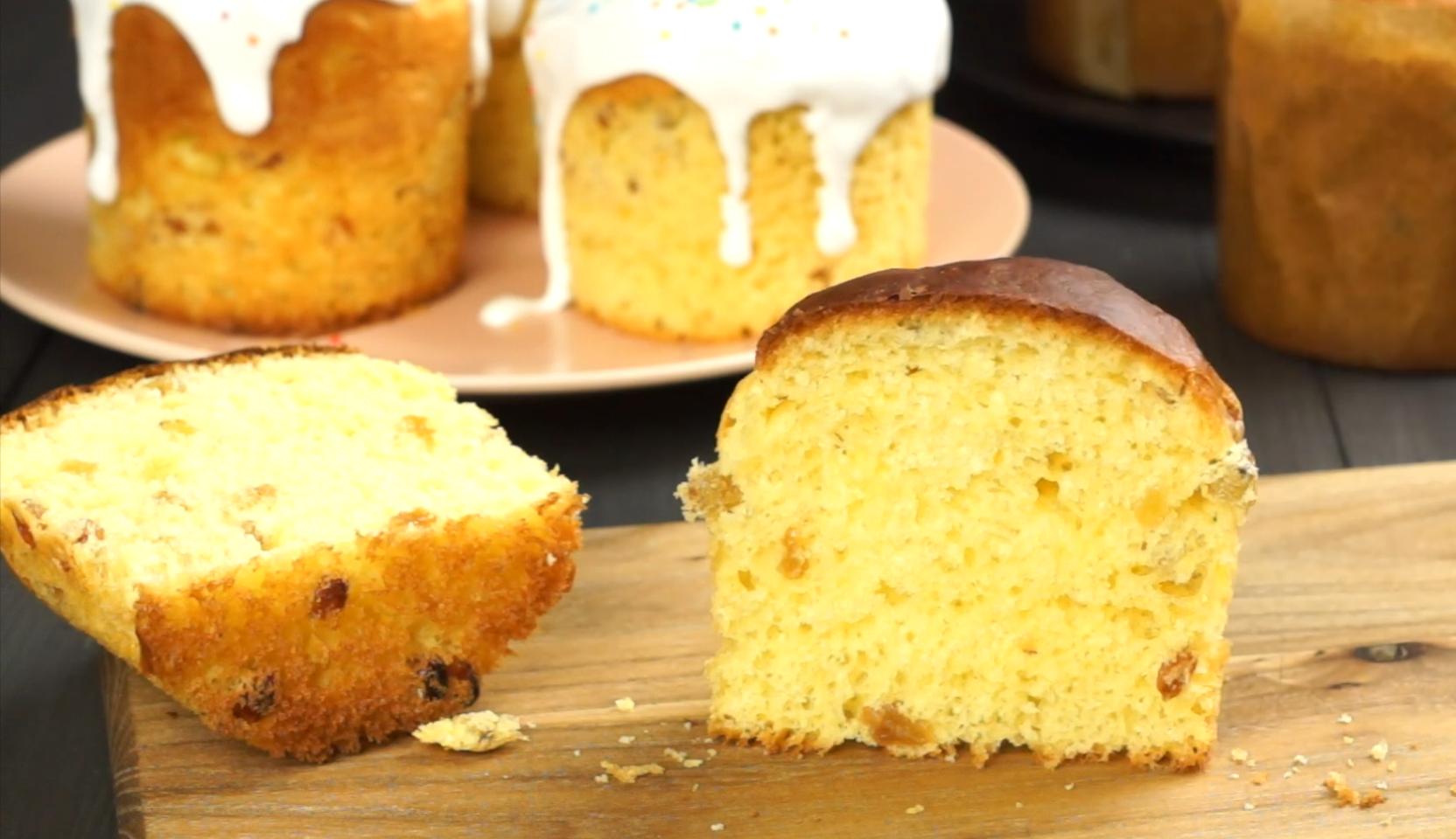 Изображение блюда: Классический пасхальный кулич с изюмом и коньяком — Eda.Video