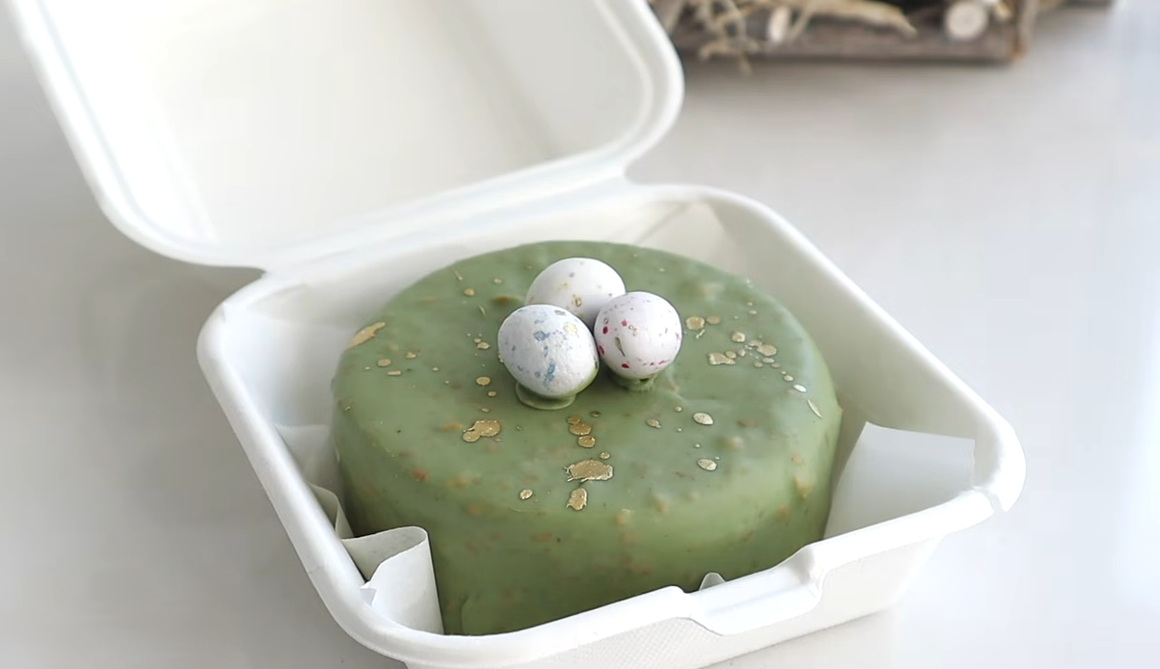 Изображение блюда: Творожная бенто пасха с фисташковой глазурью — Eda.Video