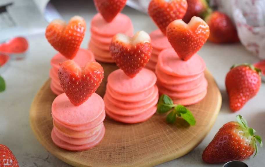 Рецепт: Блинчики с клубникой