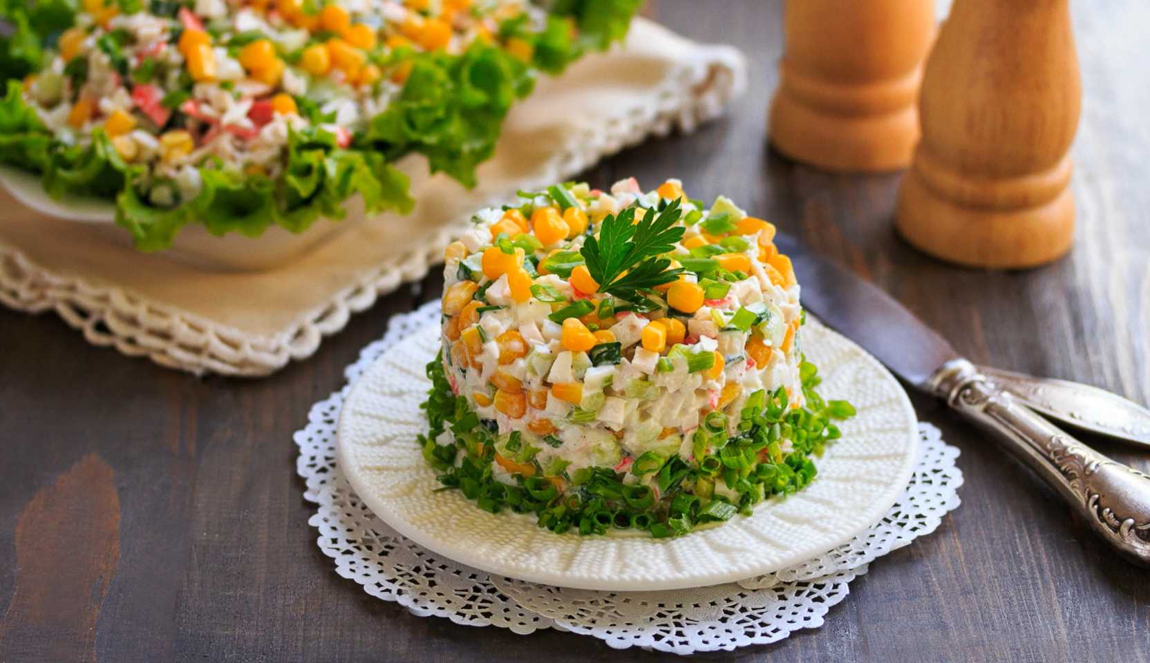 Изображение блюда: Крабовый салат с кукурузой и огурцом — Eda.Video