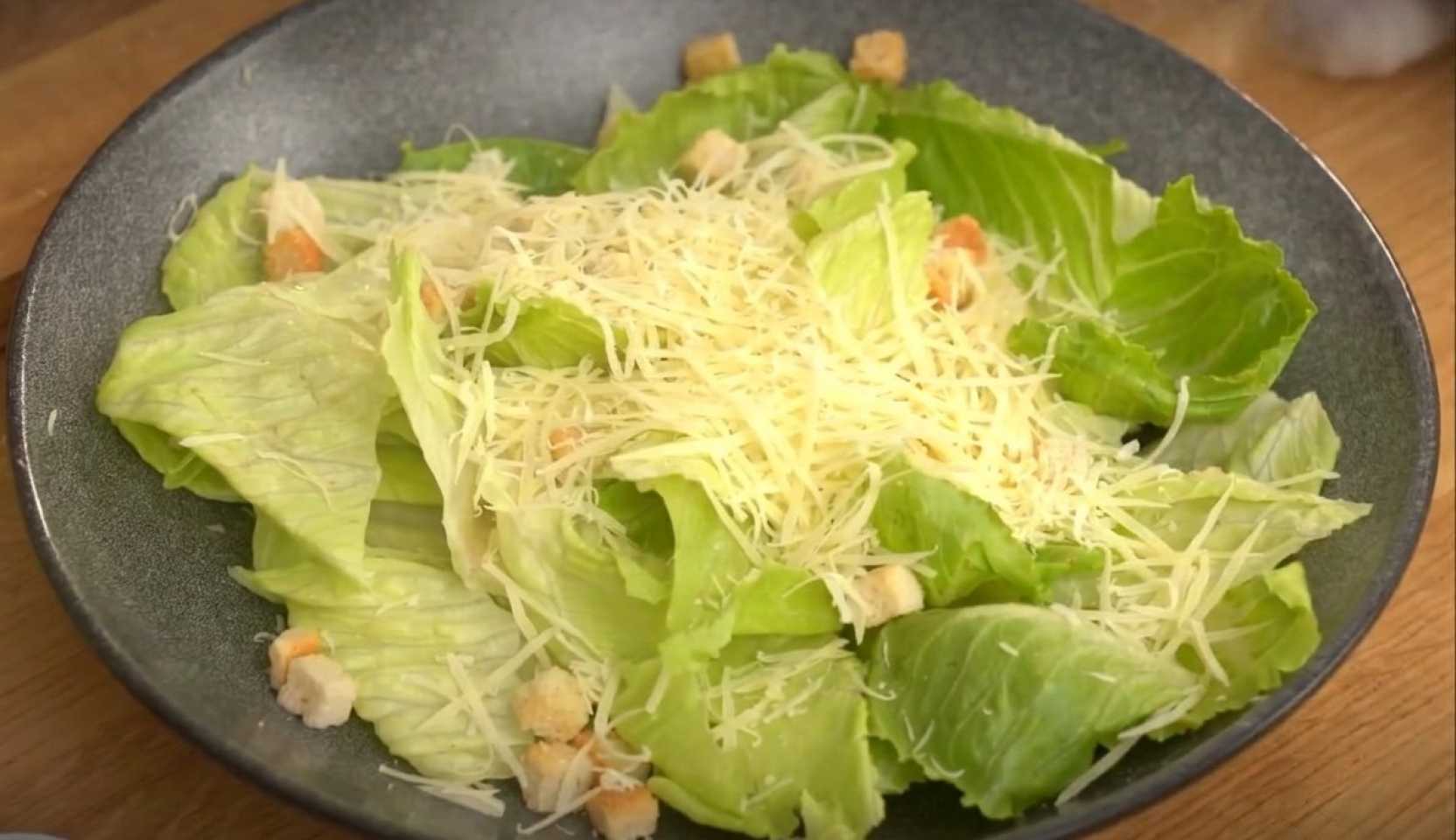 Изображение блюда: Салат Цезарь без курицы — Eda.Video