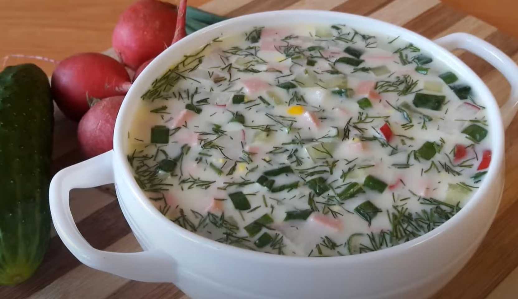 Изображение блюда: Окрошка на сыворотке с колбасой и редиской — Eda.Video