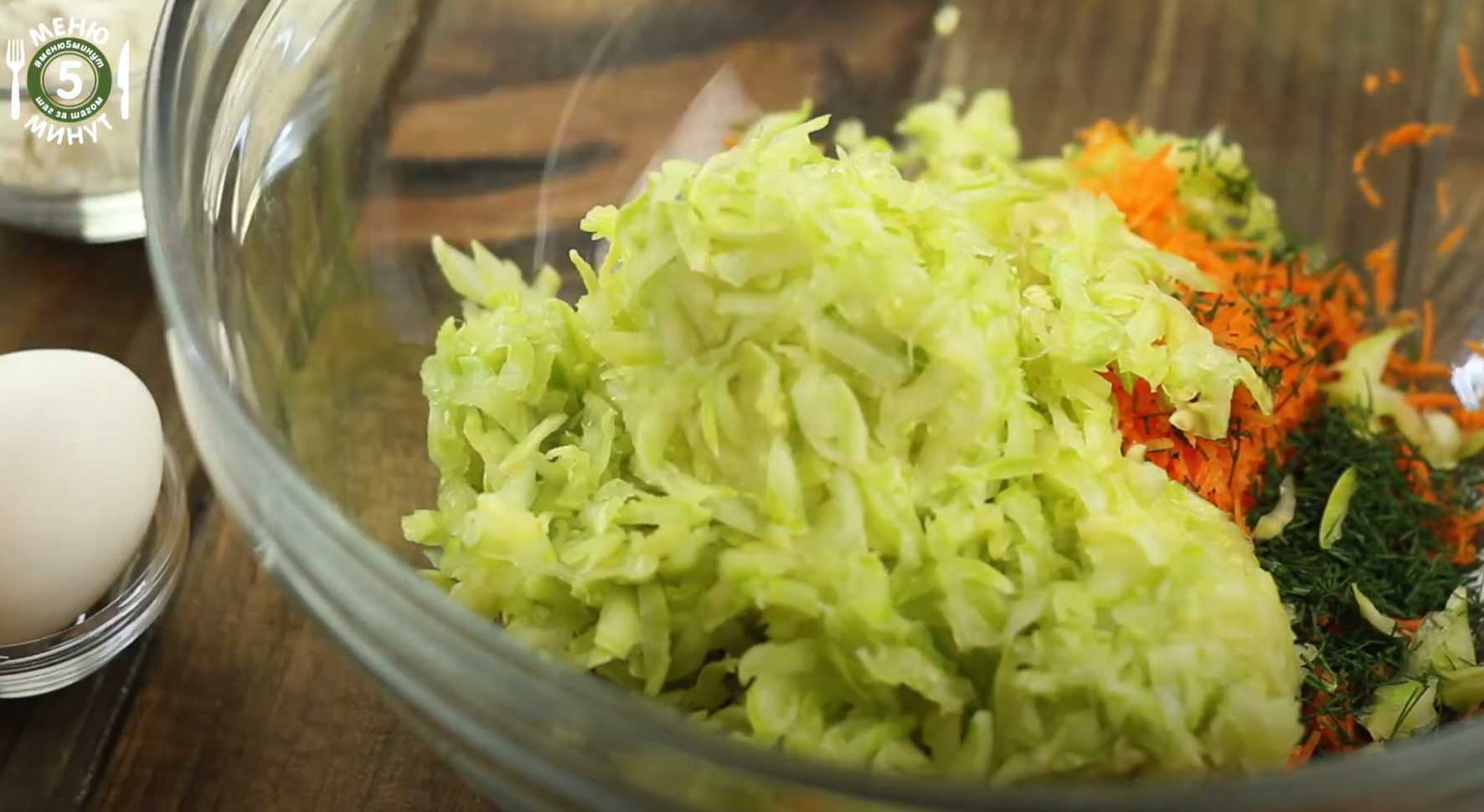 Оладьи из кабачков и моркови на сковороде-Шаг 5