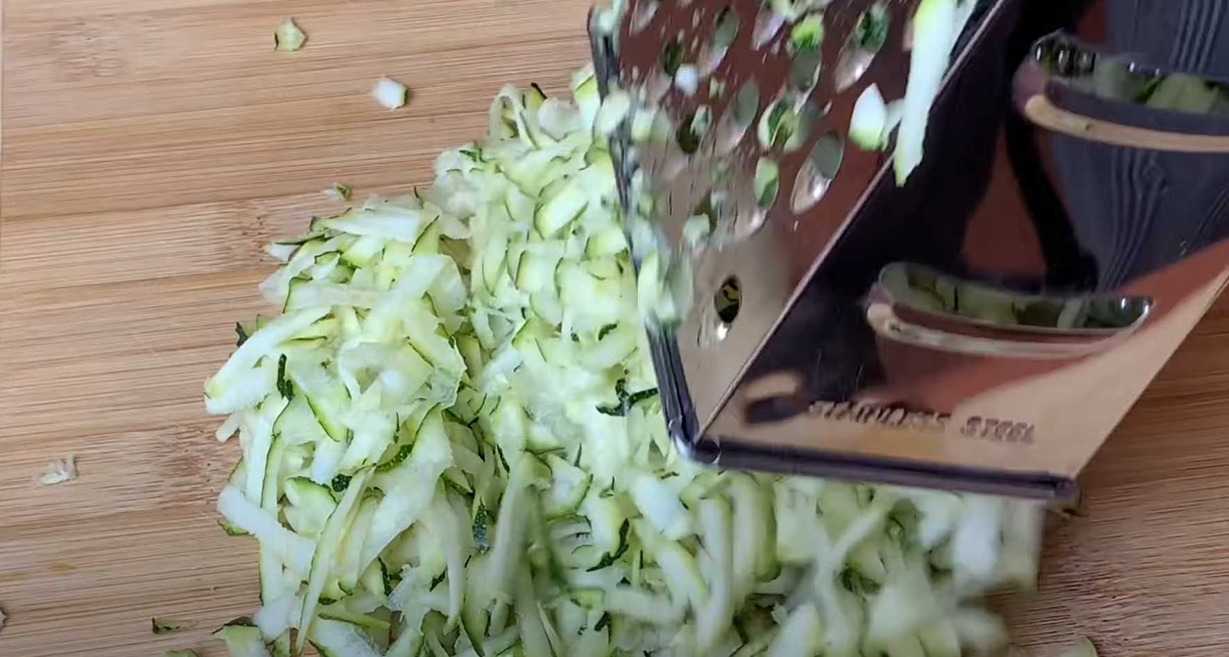 Оладьи из кабачков и овсяных хлопьев-Шаг 1