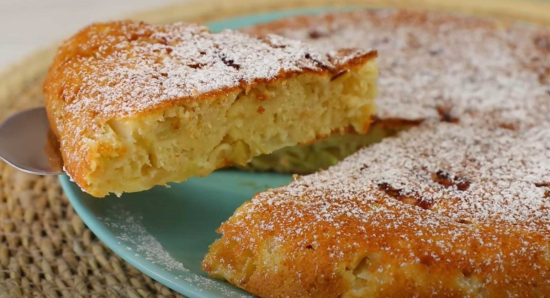 Шарлотка с яблоками на сковороде-Шаг 14
