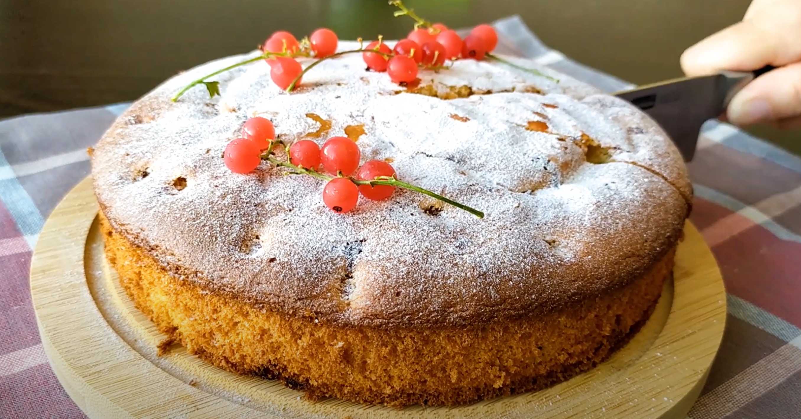 Шарлотка с красной смородиной-Шаг 8