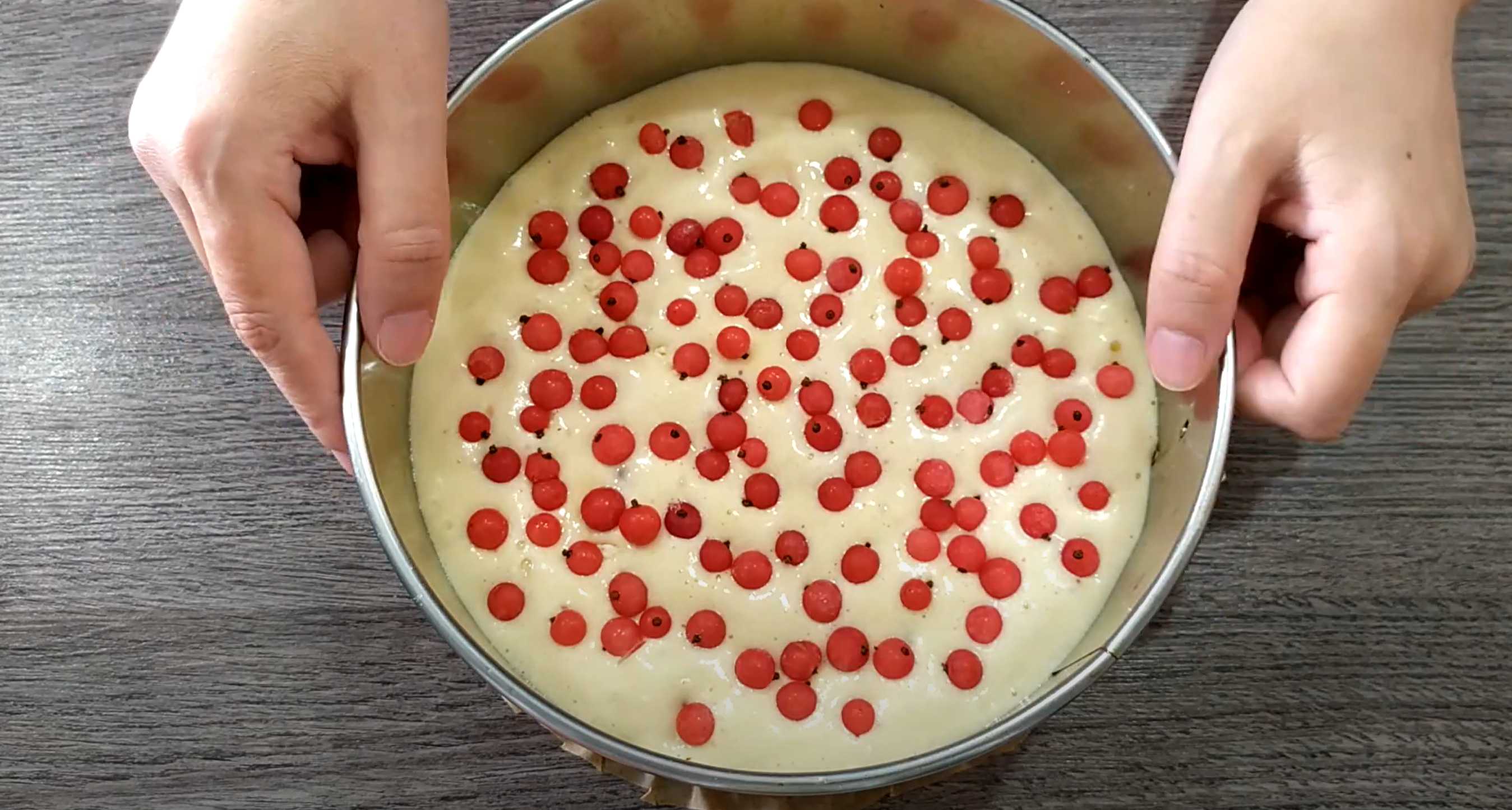 Шарлотка с красной смородиной-Шаг 6